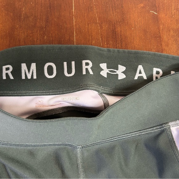 Under Armour athletic yoga leggings short gray with Purple stripes Womens Sz S - Picture 7 of 10